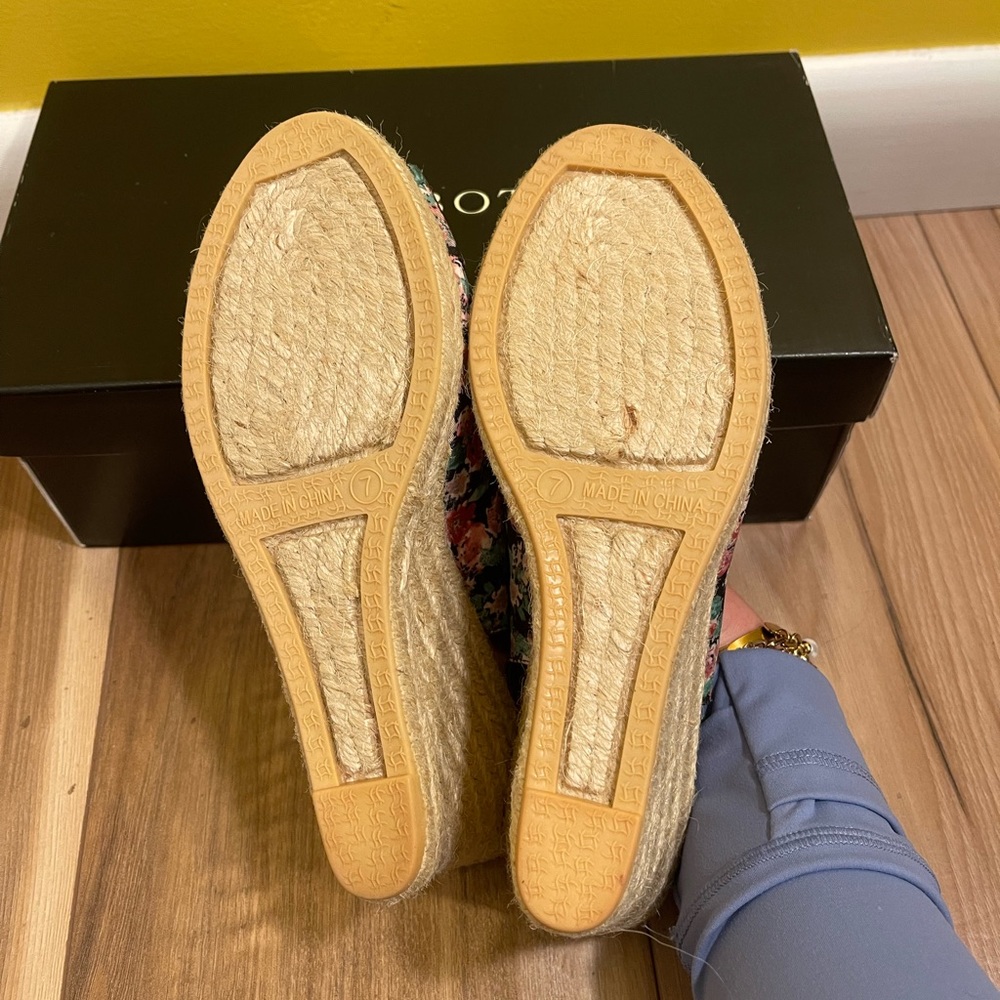 Talbots flowered espadrilles - Picture 5 of 6